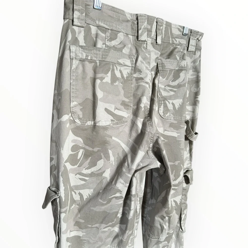 Abercrombie & Fitch Curve Love Women’s Camo Cargo Carpenter Pants Size 31 / 12R - Picture 4 of 10